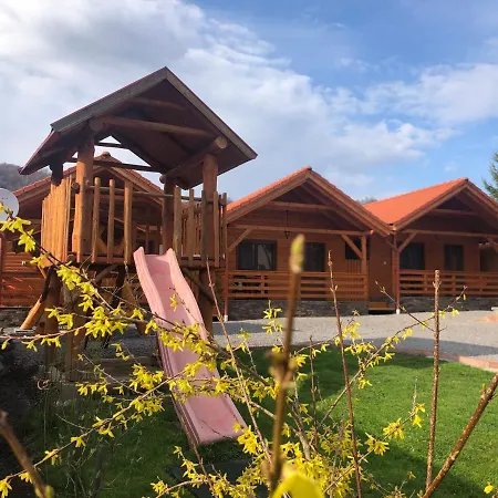 Nyaraló Riverside Woodhouses